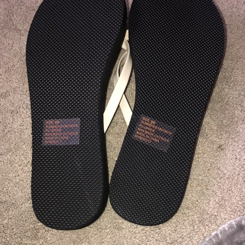 Esprit Women’s size 9 Flip Flops Polka Dots‎ Black White NWOT